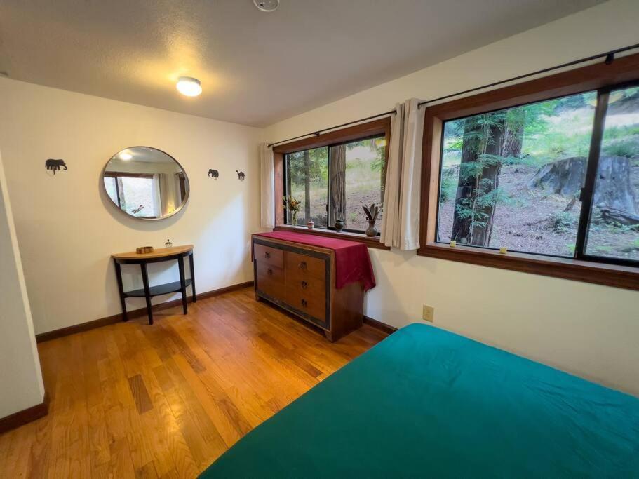 Апартаменти Little House In The Redwoods With A Hot Tub! Ґарбервілл Екстер'єр фото