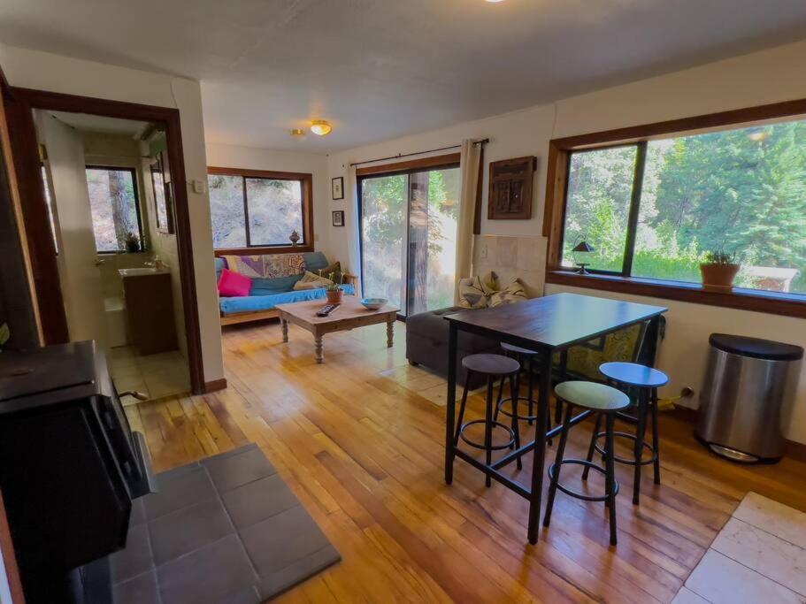 Апартаменти Little House In The Redwoods With A Hot Tub! Ґарбервілл Екстер'єр фото