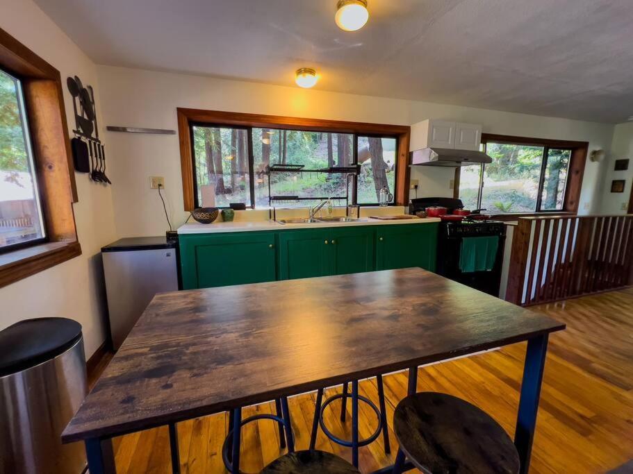 Апартаменти Little House In The Redwoods With A Hot Tub! Ґарбервілл Екстер'єр фото